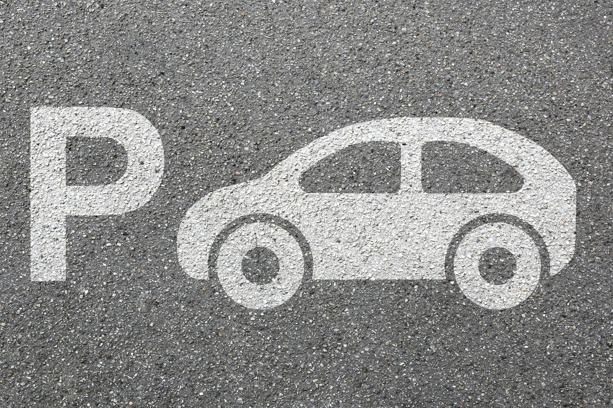 Schild "Parkplatz" - Schön und Wieder