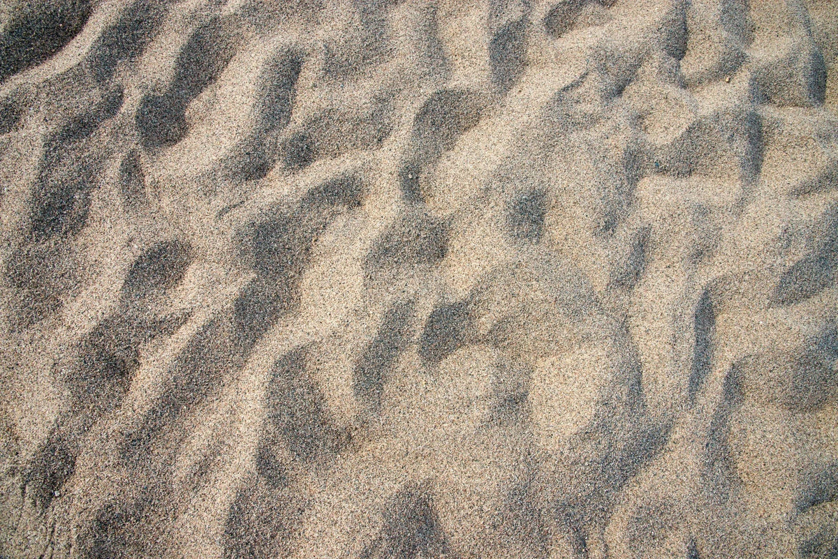 Waschbeckenrückwand Sandstruktur mit Spuren - Schön und Wieder