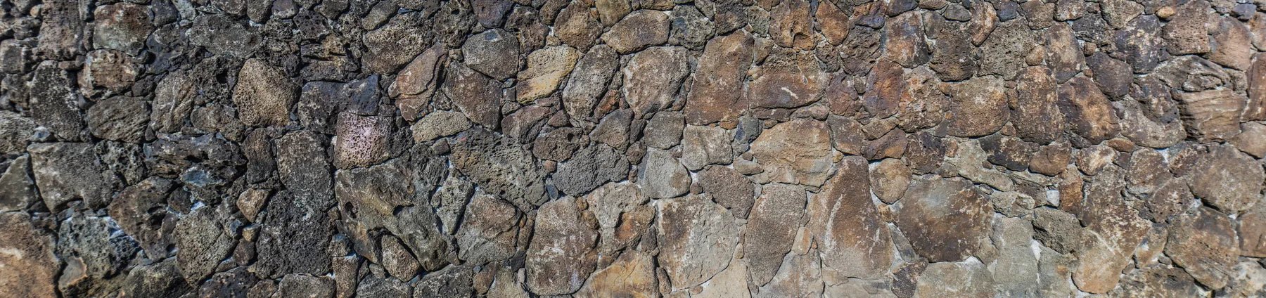 Badewannenrückwand Lavasteinmauer - Schön und Wieder