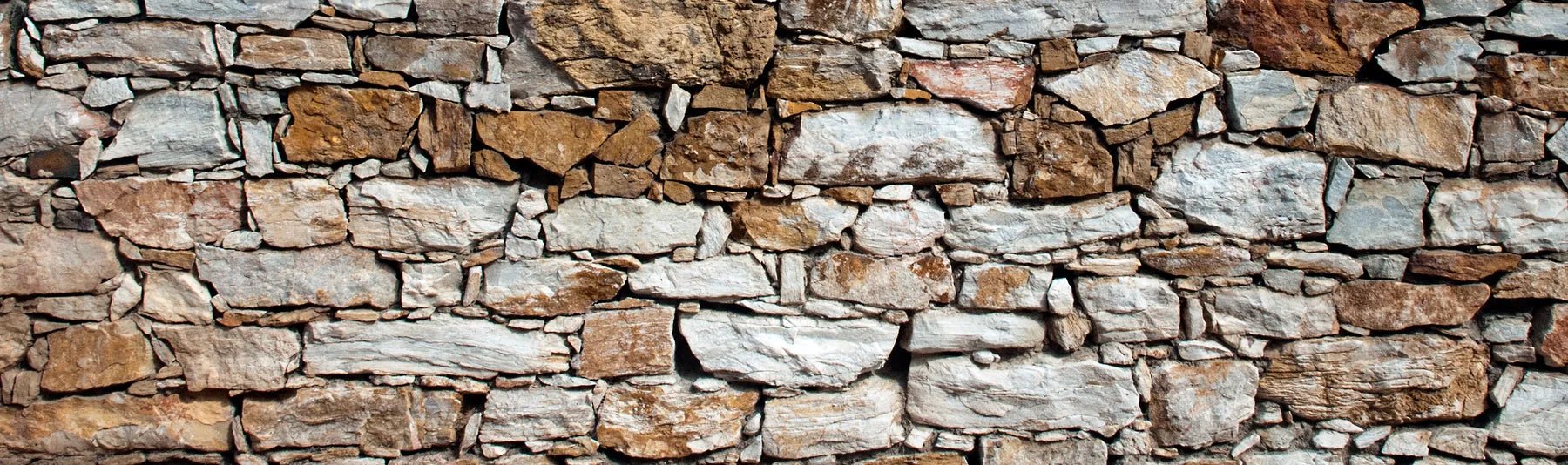 Badewannenrückwand Natursteinmauer - Schön und Wieder