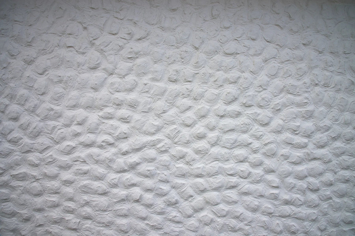 Duschrückwand Weißes Strukturmuster an der Wand - Schön und Wieder