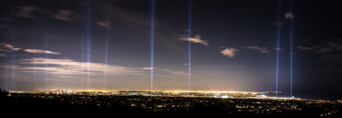 Küchenrückwand Los Angeles mit Lichtstrahlen bei Nacht - Schön und Wieder