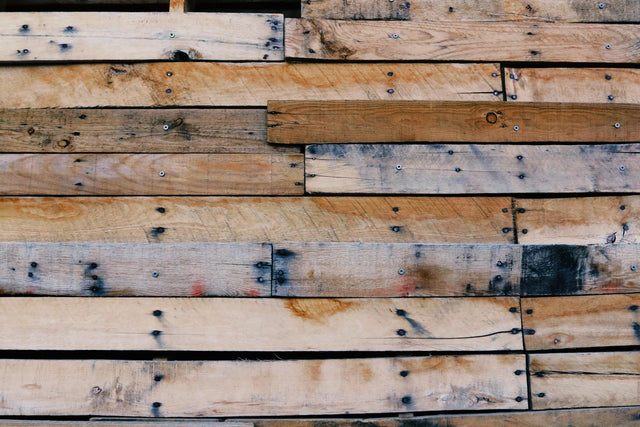 Waschbeckenrückwand Wand aus alten Holzlatten