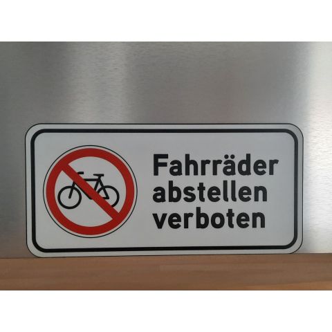Schild "Fahrräder abstellen verboten"